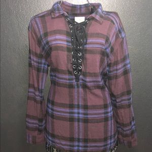 EUC American Eagle Lg. Lace-Up Distressed Flannel.